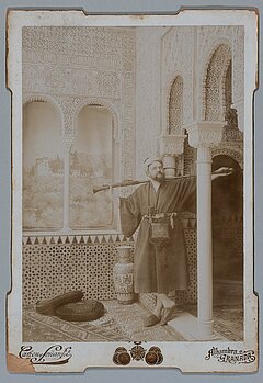 Porträtfoto von Wilhelm Gentz in der Alhambra, Granada, 1847. Museum Neuruppin, Foto: kienzle | oberhammer