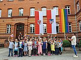 Im Mai wurde vor dem Rathaus die Regenbogenflagge gehisst.
