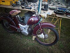 Altes Motorrad bei einem der letzten Oldiebasare