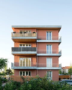 Massivholzhäuser Neuruppin, Vorderhaus Ansicht Süd, Praeger Richter Architekten © Andreas Friedel